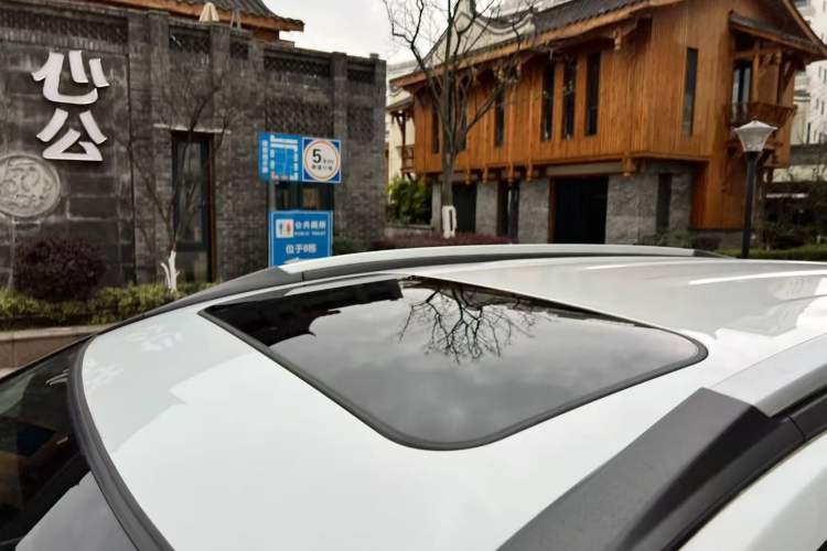 Used Haval M6 2021 PLUS 1.5T DCT Luxury Smart Connectivity Model Roof