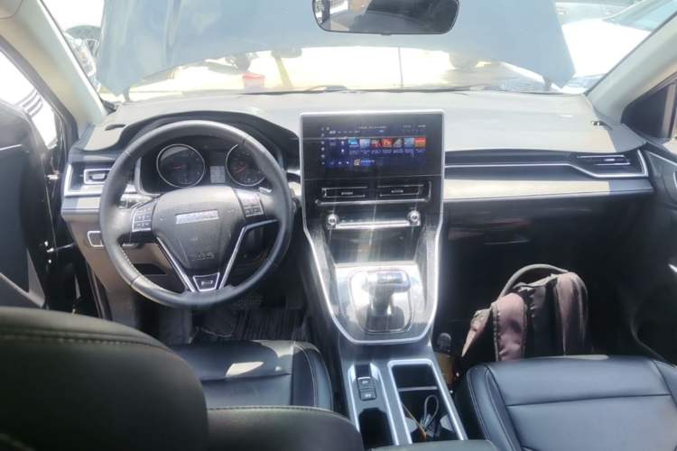 Used Haval M6 2023 PLUS 1.5T DCT Luxury Smart Connectivity Model Center Console