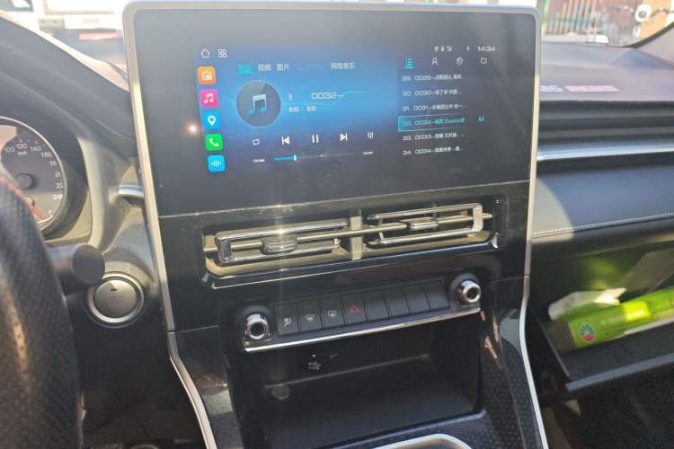 Used Haval M6 2023 PLUS 1.5T Manual Luxury Smart Connectivity Model Audio And AC Panel