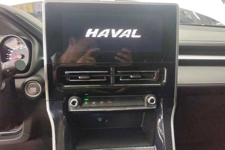 Used Haval M6 2023 PLUS 1.5T Manual Elite Smart Connectivity Model Audio And AC Panel