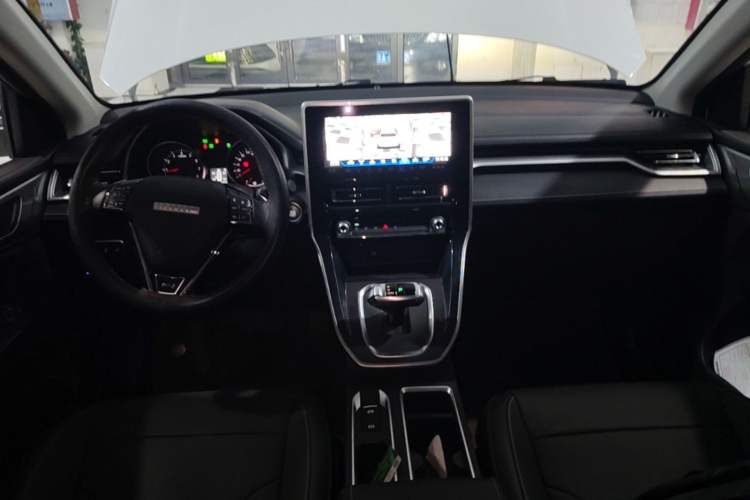 Used Haval M6 2023 PLUS 1.5T DCT Luxury Smart Connectivity Model Center Console