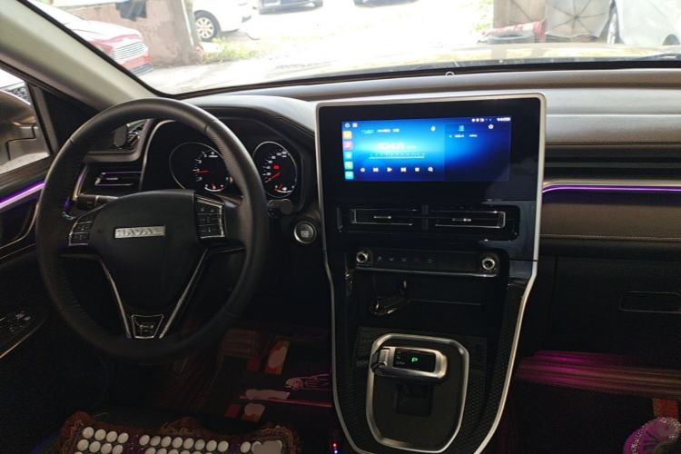Used Haval M6 2023 PLUS 1.5T DCT Luxury Smart Connectivity Model Center Console
