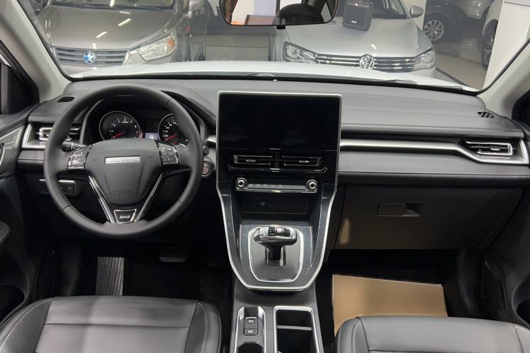 Used Haval M6 2023 PLUS 1.5T DCT Luxury Smart Connectivity Model Center Console