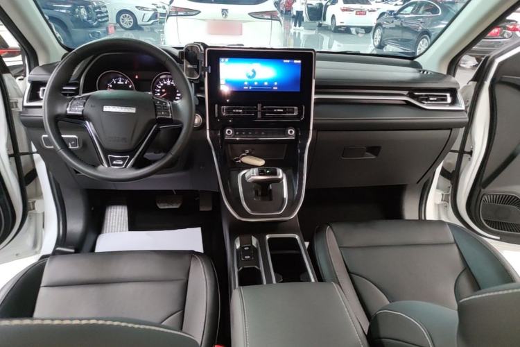 Used Haval M6 2023 PLUS 1.5T DCT Luxury Smart Connectivity Model Center Console