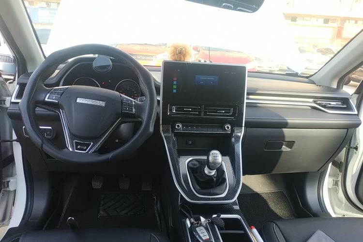 Used Haval M6 2023 PLUS 1.5T Manual Luxury Smart Connectivity Model Center Console