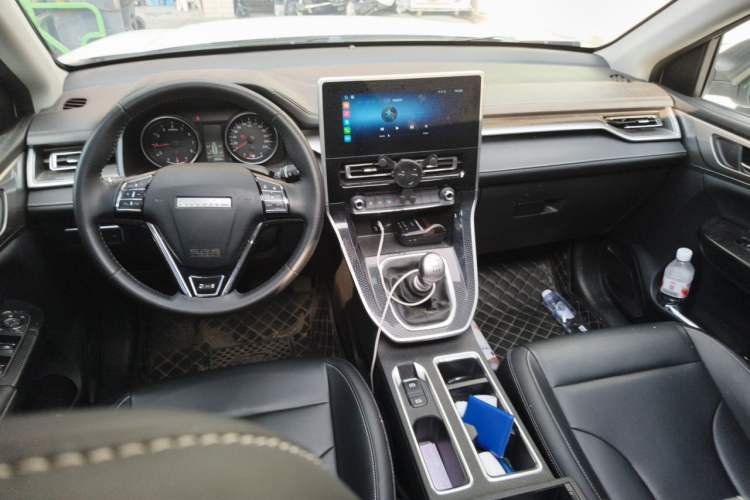 Used Haval M6 2023 PLUS 1.5T Manual Luxury Smart Connectivity Model Center Console