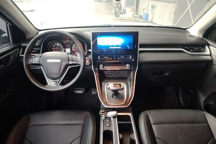 Used Haval M6 2023 PLUS 1.5T DCT Luxury Smart Connectivity Model Center Console