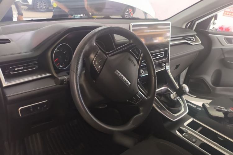 Used Haval M6 2023 PLUS 1.5T Manual Elite Smart Connectivity Model Center Console