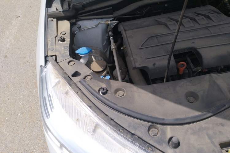 Used Haval M6 2023 PLUS 1.5T Manual Luxury Smart Connectivity Model Engine Bay Right