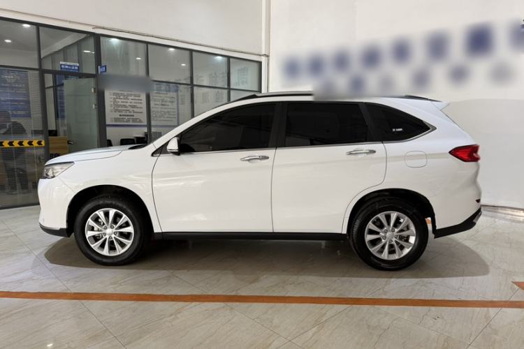 Used Haval M6 2023 PLUS 1.5T Manual Luxury Smart Connectivity Model Exterior 3