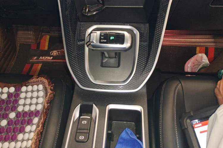 Used Haval M6 2023 PLUS 1.5T DCT Luxury Smart Connectivity Model Gear Lever