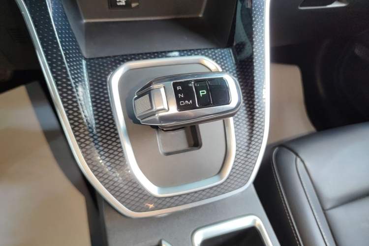 Used Haval M6 2023 PLUS 1.5T DCT Luxury Smart Connectivity Model Gear Lever