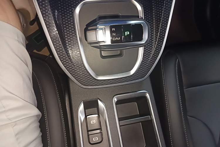 Used Haval M6 2023 PLUS 1.5T DCT Luxury Smart Connectivity Model Gear Lever