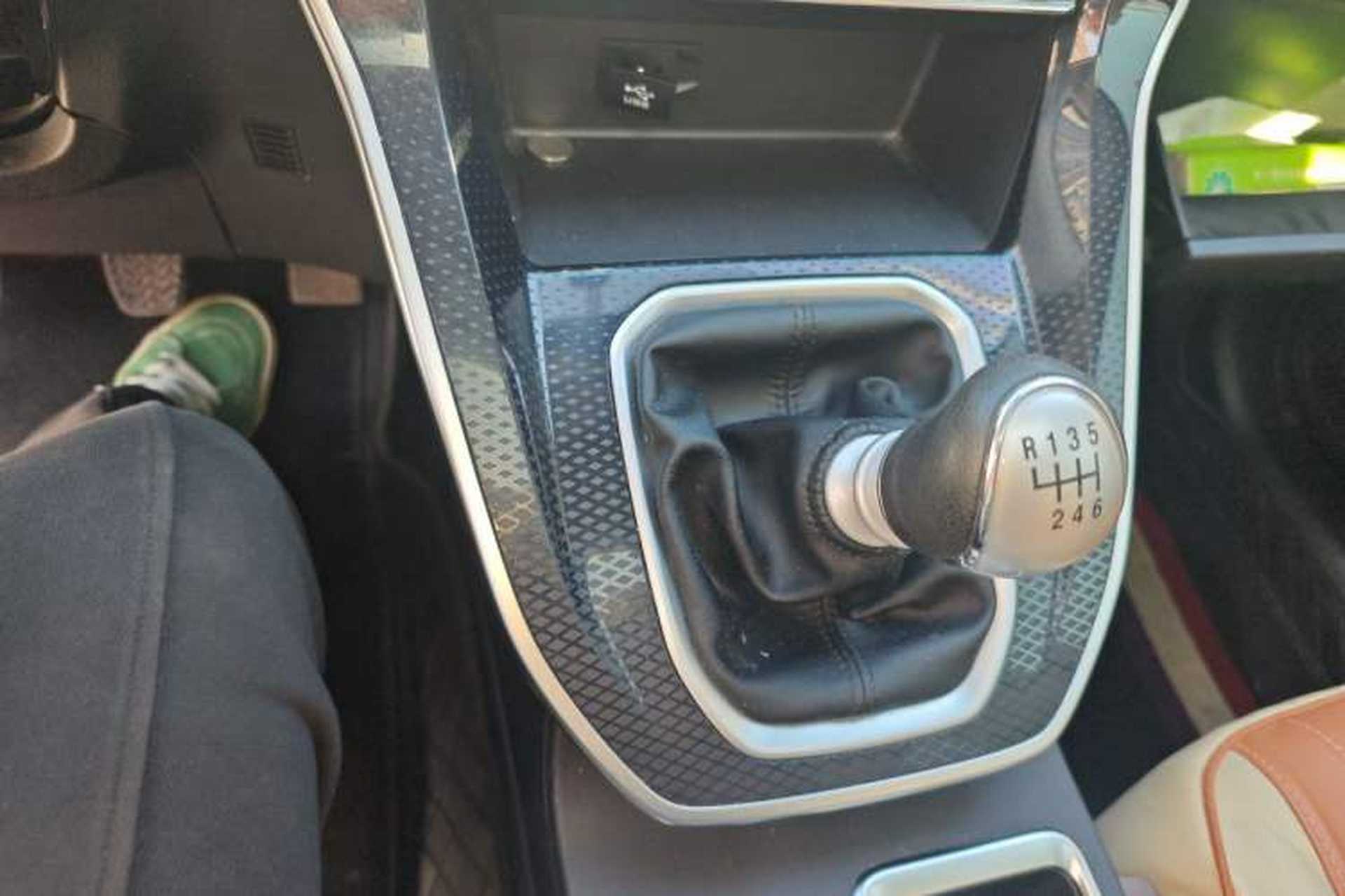 Used Haval M6 2023 PLUS 1.5T Manual Luxury Smart Connectivity Model Gear Lever