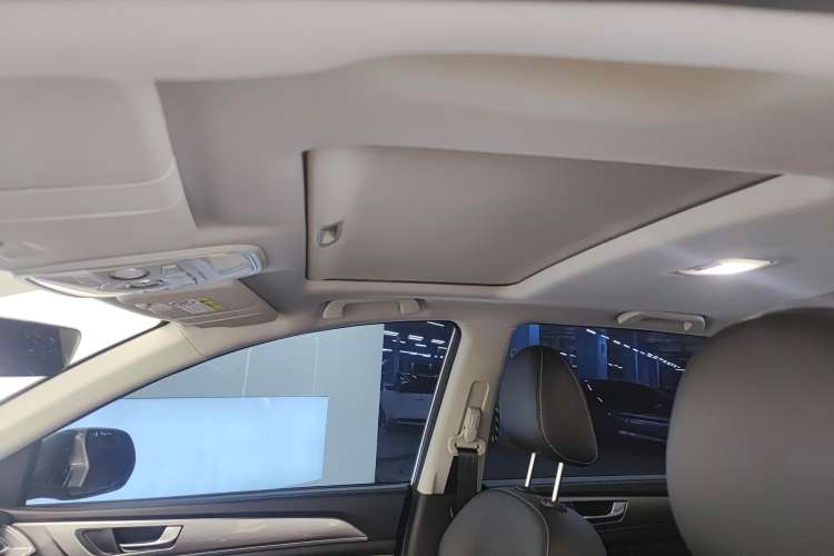 Used Haval M6 2023 PLUS 1.5T Manual Luxury Smart Connectivity Model Headliner