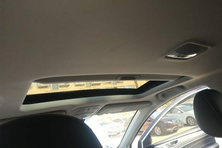 Used Haval M6 2023 PLUS 1.5T Manual Luxury Smart Connectivity Model Headliner