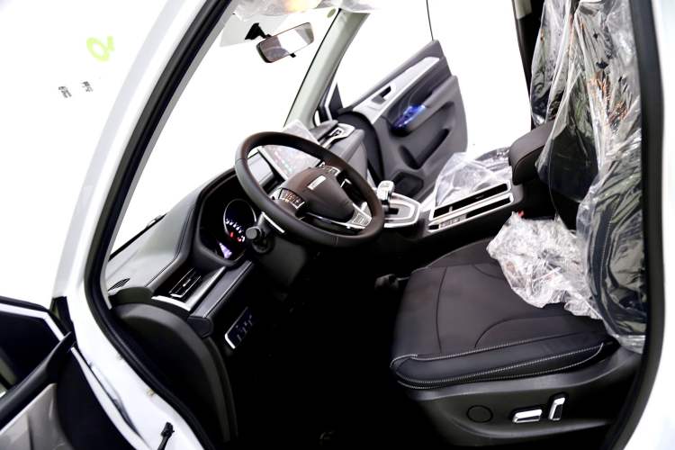 Used Haval M6 2023 PLUS 1.5T DCT Luxury Smart Connectivity Model Interior 2