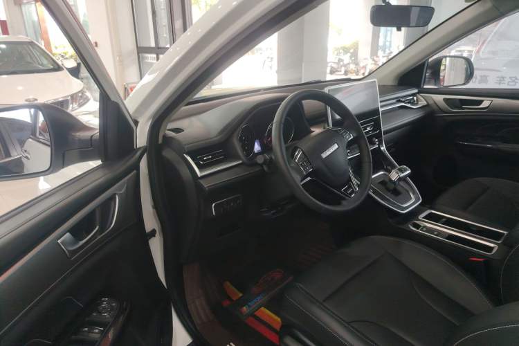 Used Haval M6 2023 PLUS 1.5T DCT Luxury Smart Connectivity Model Interior 2