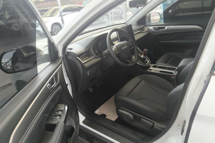 Used Haval M6 2023 PLUS 1.5T Manual Luxury Smart Connectivity Model Interior 2
