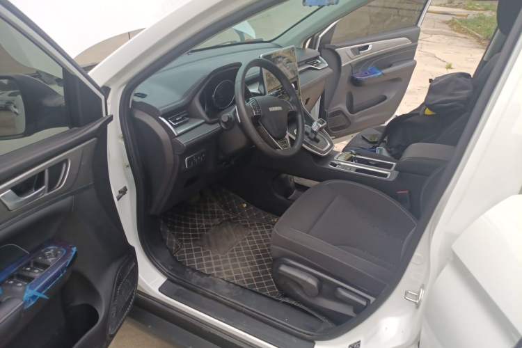 Used Haval M6 2023 PLUS 1.5T DCT Elite Smart Connectivity Model Interior 3