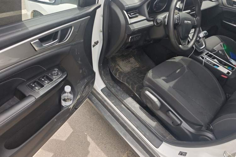 Used Haval M6 2023 PLUS 1.5T DCT Elite Smart Connectivity Model Interior 3
