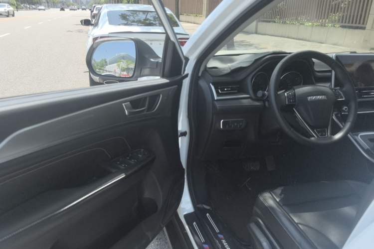 Used Haval M6 2023 PLUS 1.5T DCT Luxury Smart Connectivity Model Interior 3