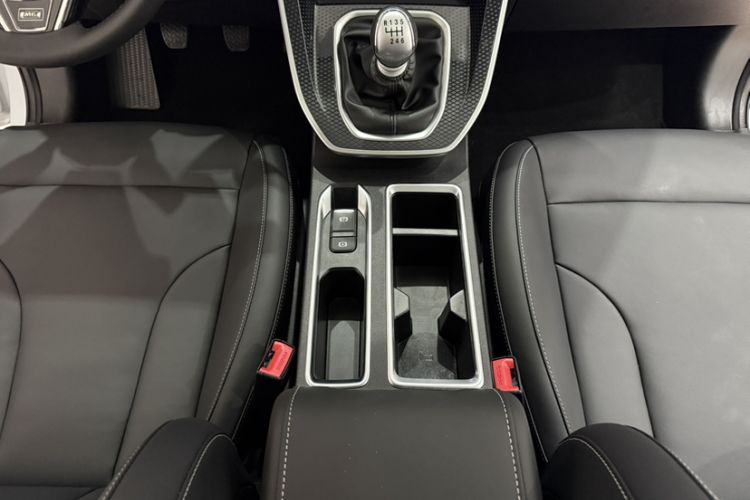 Used Haval M6 2023 PLUS 1.5T Manual Luxury Smart Connectivity Model Interior 4