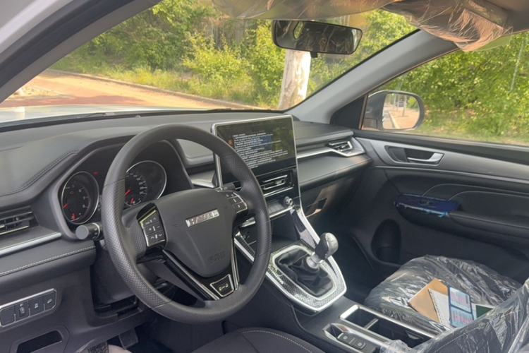 Used Haval M6 2023 PLUS 1.5T Manual Elite Smart Connectivity Model Interior 5