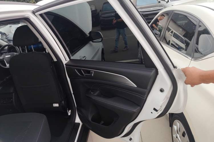Used Haval M6 2023 PLUS 1.5T DCT Elite Smart Connectivity Model Interior 6