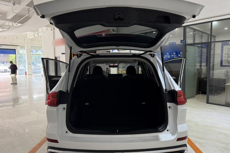 Used Haval M6 2023 PLUS 1.5T Manual Elite Smart Connectivity Model Interior 8