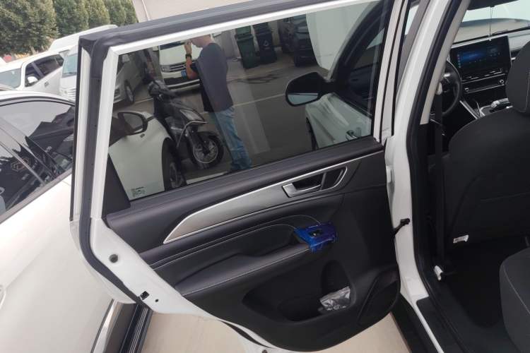Used Haval M6 2023 PLUS 1.5T DCT Elite Smart Connectivity Model Interior 8
