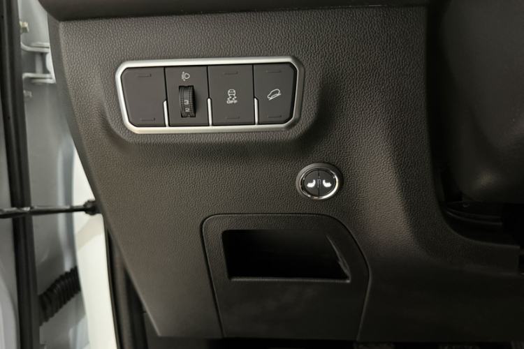 Used Haval M6 2023 PLUS 1.5T Manual Elite Smart Connectivity Model Interior 8