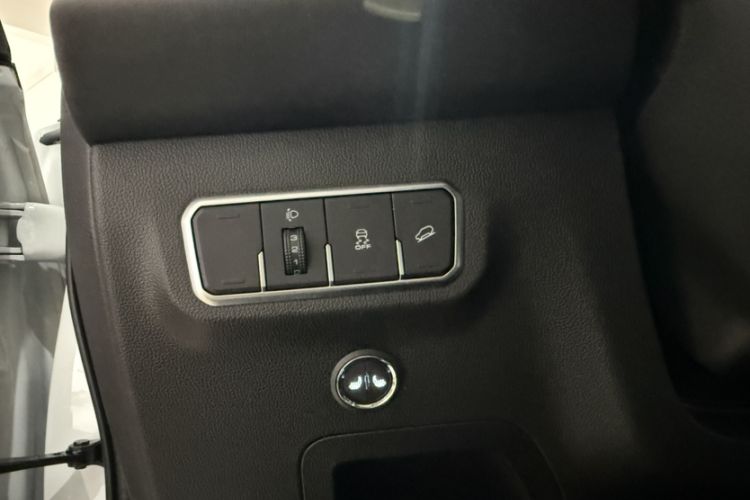 Used Haval M6 2023 PLUS 1.5T Manual Luxury Smart Connectivity Model Interior 8