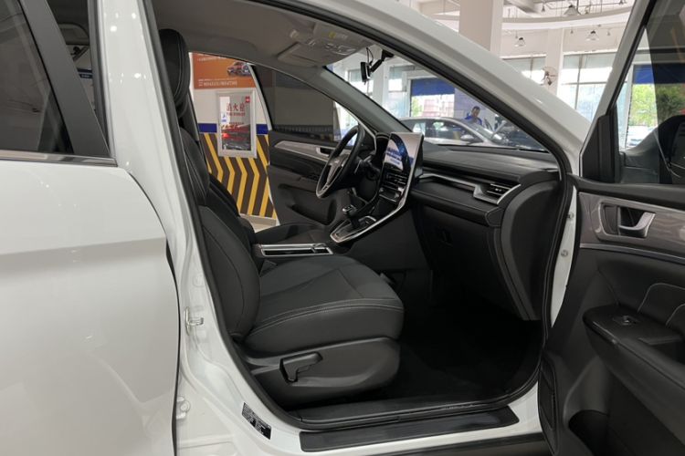 Used Haval M6 2023 PLUS 1.5T DCT Elite Smart Connectivity Model Interior 8