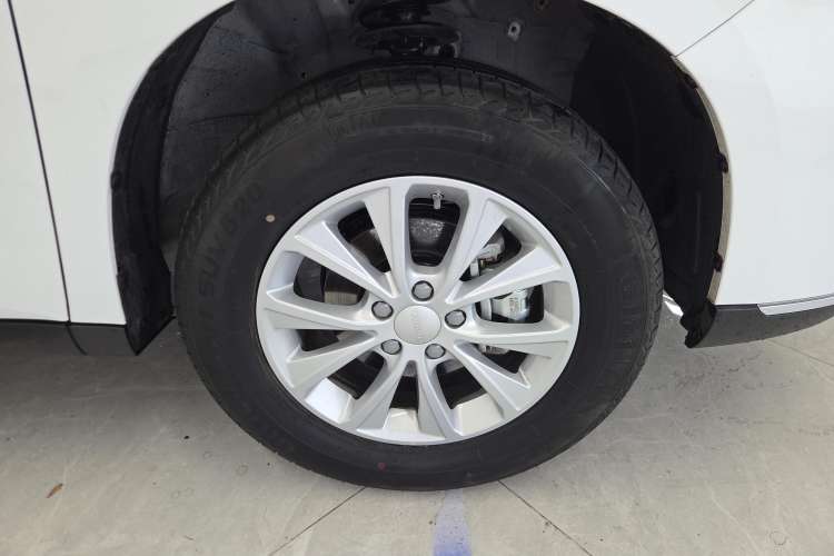 Used Haval M6 2023 PLUS 1.5T Manual Luxury Smart Connectivity Model Left Front Wheel Hub