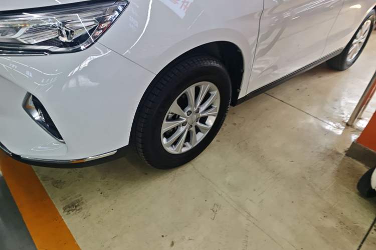 Used Haval M6 2023 PLUS 1.5T DCT Luxury Smart Connectivity Model Left Front Wheel Hub