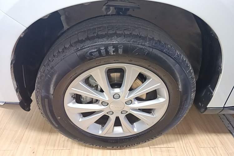 Used Haval M6 2023 PLUS 1.5T DCT Luxury Smart Connectivity Model Left Front Wheel Hub