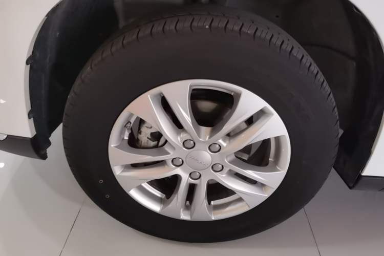 Used Haval M6 2023 PLUS 1.5T Manual Elite Smart Connectivity Model Left Front Wheel Hub