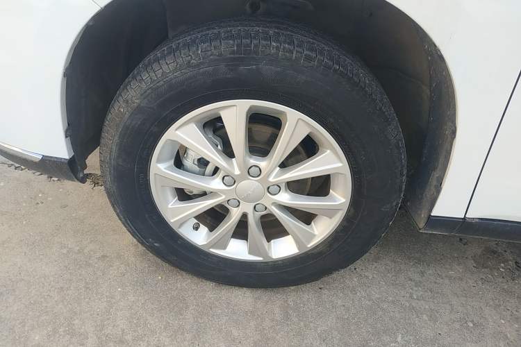 Used Haval M6 2023 PLUS 1.5T Manual Luxury Smart Connectivity Model Left Front Wheel Hub
