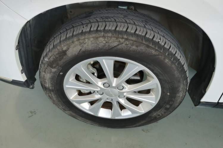 Used Haval M6 2023 PLUS 1.5T Manual Luxury Smart Connectivity Model Left Front Wheel Hub
