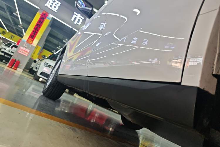 Used Haval M6 2023 PLUS 1.5T DCT Luxury Smart Connectivity Model Left Side Sill