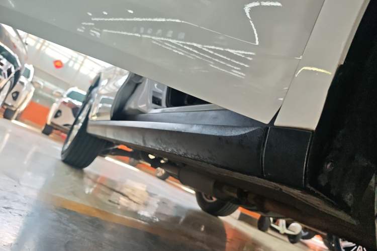 Used Haval M6 2023 PLUS 1.5T DCT Luxury Smart Connectivity Model Right Side Sill