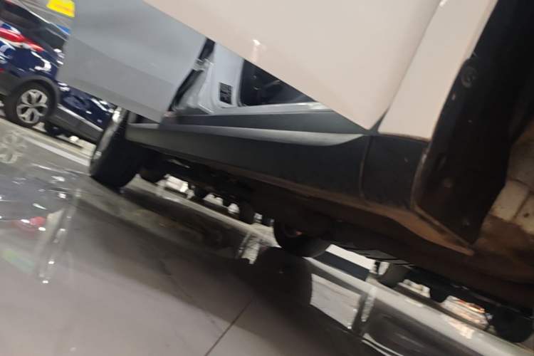 Used Haval M6 2023 PLUS 1.5T DCT Elite Smart Connectivity Model Right Side Sill