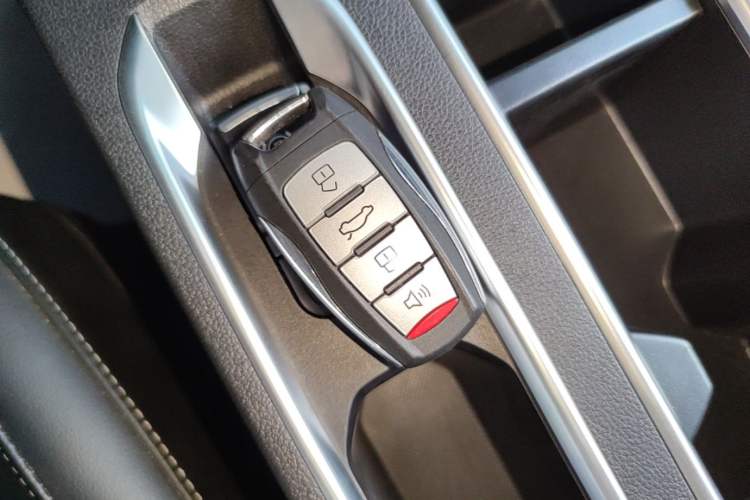 Used Haval M6 2023 PLUS 1.5T DCT Luxury Smart Connectivity Model Vehicle Key