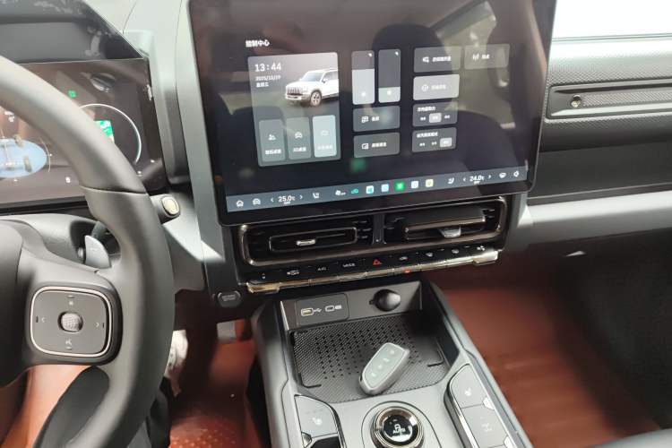 Used Haval Raptor 2025 2.0T 4WD Pro Audio And AC Panel