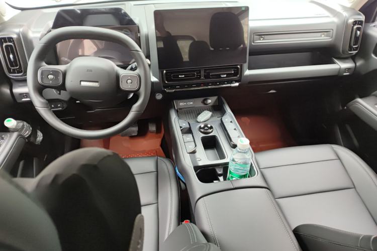 Used Haval Raptor 2025 2.0T 4WD Pro Center Console