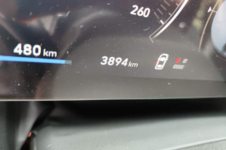 Used Haval Raptor 2025 2.0T 4WD Pro Odometer Close Up