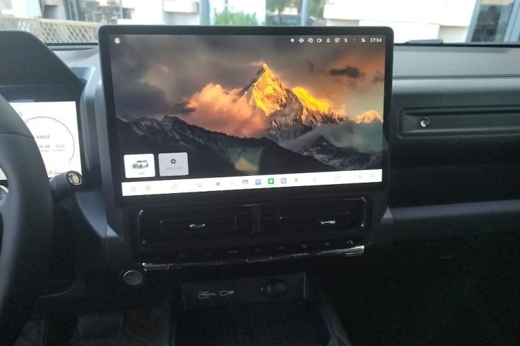 Used Haval Raptor 2025 2.0T 4WD Ultra Audio And AC Panel