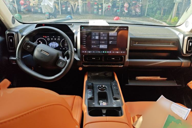 Used Haval Raptor 2025 2.0T 4WD Ultra Center Console