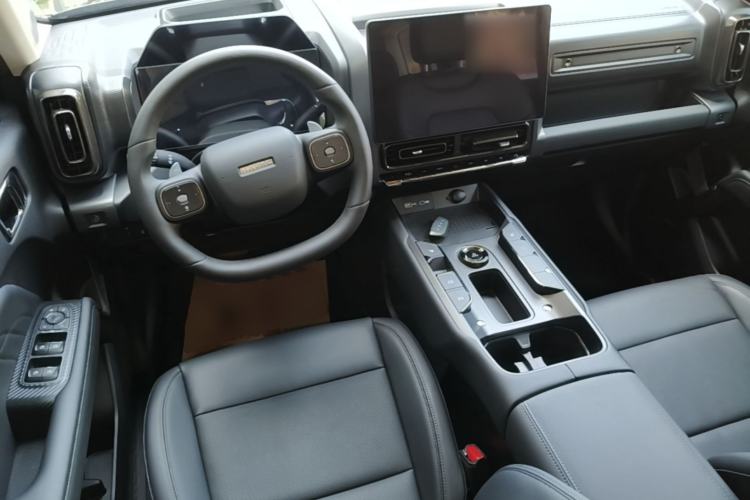 Used Haval Raptor 2025 2.0T 4WD Ultra Center Console